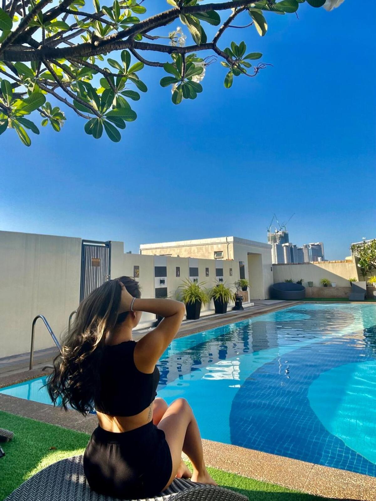 Apartment Elevated Staycation Bgc Venice Grand Canal Manila