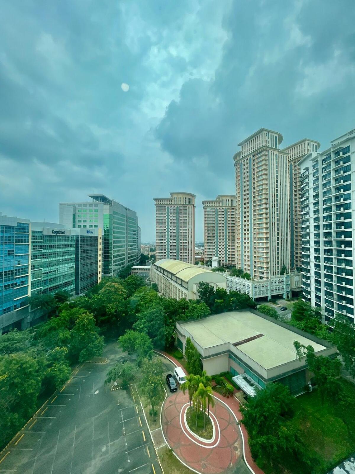 Apartment Elevated Staycation Bgc Venice Grand Canal *