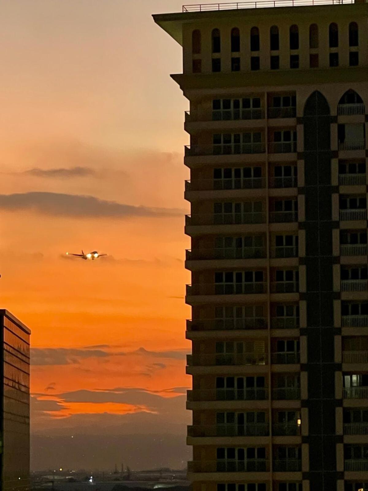Apartment Elevated Staycation Bgc Venice Grand Canal Manila